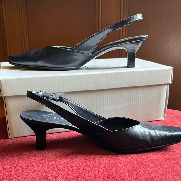 NAVY Blue Slingback Heels - Picture 1 of 8